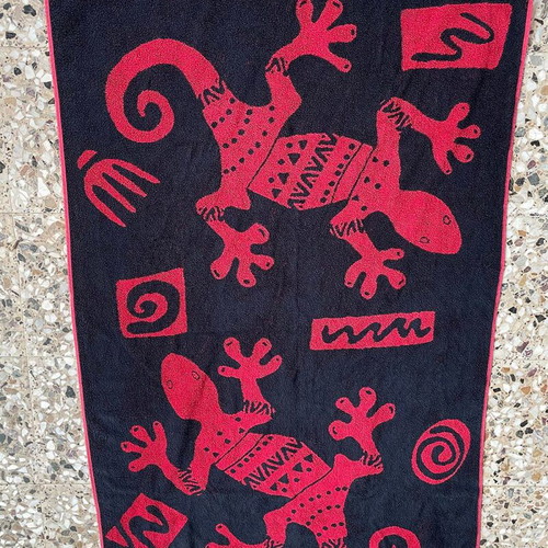 Beach towel 90x156 cm like new, 100% cotton, red with black iguana