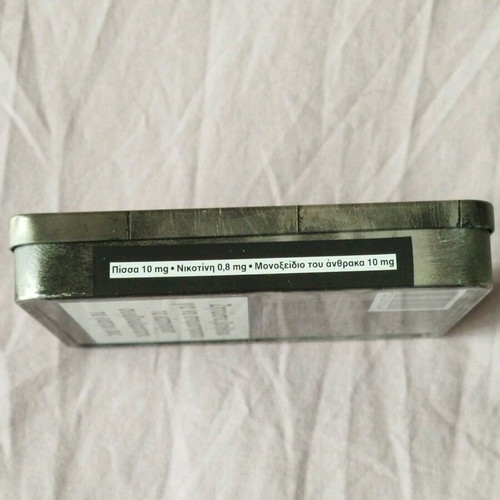 Collectible metal Marlboro case like new