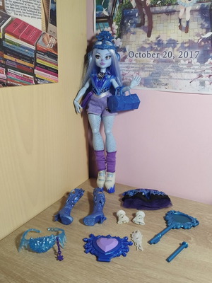 Κούκλα Abbey Bominable Monster High Skullimate Secrets σαν καινούργιο