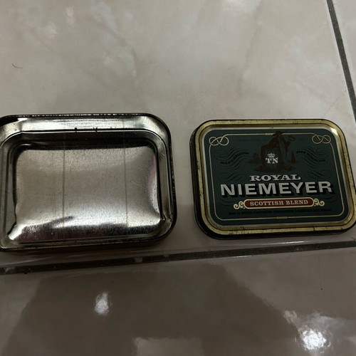 Metal Royal Niemeyer tin box used, 1970s vintage