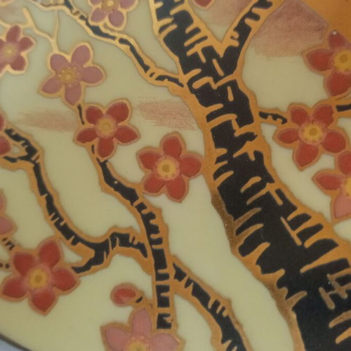 Japanese plate with gold and silver new, with stand, 35 years old