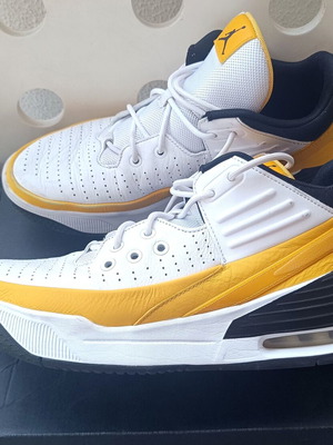 Nike Jordan Max Aura 5 αθλητικά παπούτσια σαν καινούργιο, νούμερο 44, άσπρο και κίτρινο