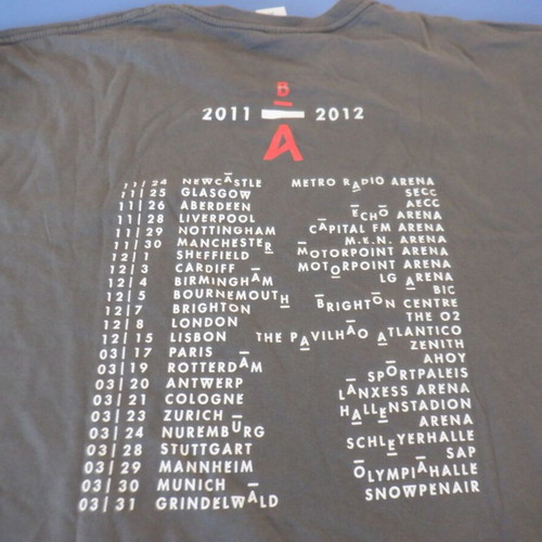 Bryan Adams World Tour 2011-12 authentic T-shirt size XL like new