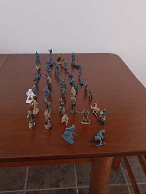 Set of 47 soldier figures, 5-5.4 cm