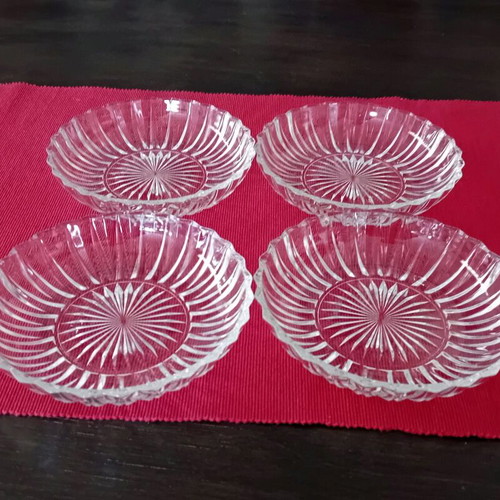 Set of 4 vintage glass dessert plates like new
