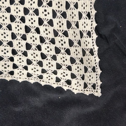 Handmade table runner in excellent condition 78x41 cm