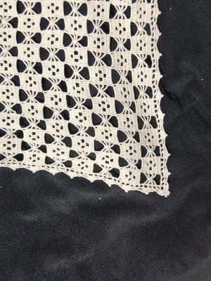 Handmade table runner in excellent condition 78x41 cm