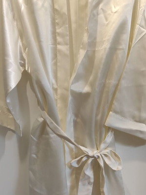 Satin robe light and airy, like new, size XL, white