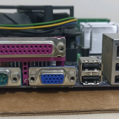 Foxconn G31MXP Micro ATX motherboard with Intel Core 2 Duo and 2GB DDR2 memory used
