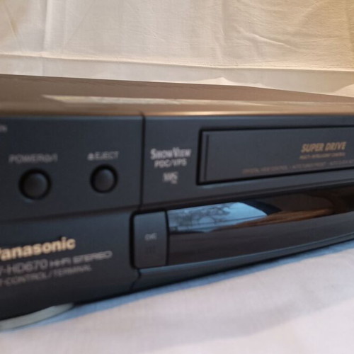 Panasonic NV-HD670EG Hi-Fi Stereo VCR 6-Head VHS S-VHS