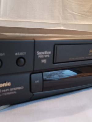 Panasonic NV-HD670EG Hi-Fi Stereo VCR 6-Head VHS S-VHS