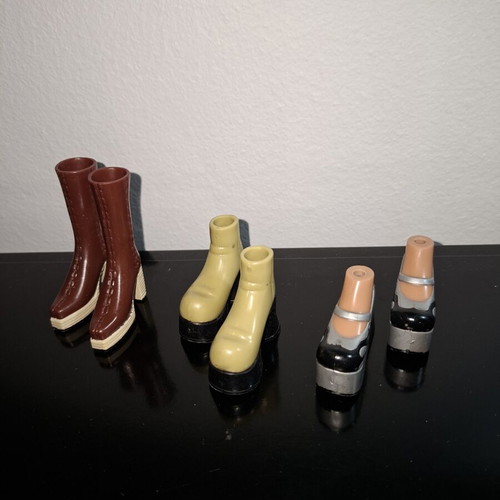 Bratz shoes used, set of three doll pairs