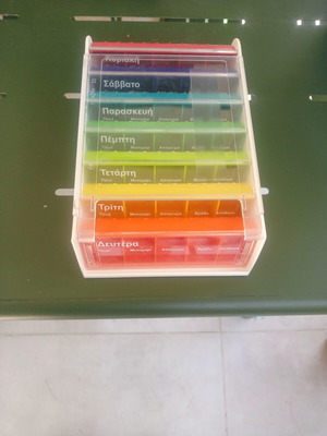 Weekly pill organizer with 5 compartments per day, multicolor