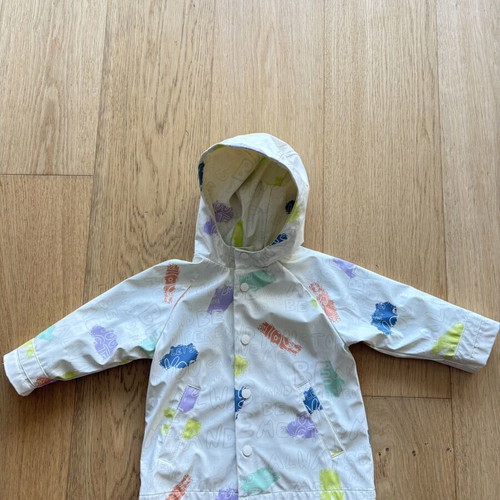 Zara waterproof jacket unisex size 12-18 months like new