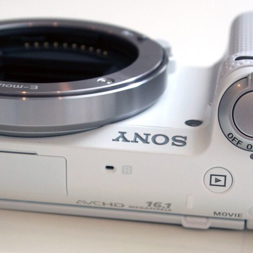 Sony Alpha NEX-5R mirrorless digital camera kit like new with 18-55mm lens