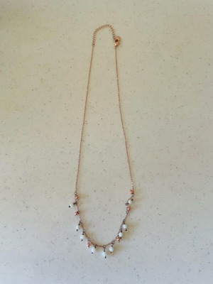 Loisir metal necklace used in rose gold