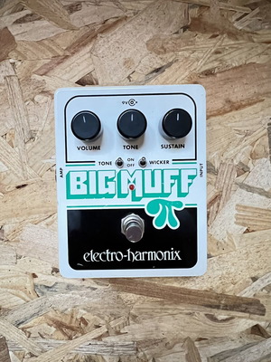 Electro-Harmonix Big Muff Pi guitar pedal used, excellent condition