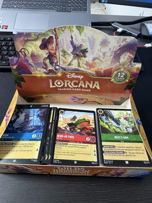Disney Lorcana συλλογή base set με 200+ κάρτες και επίσημο κουτί καινούργιο
