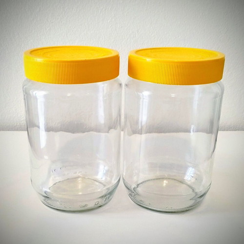 Set of 4 Glass Storage Jars with Plastic Lids like new