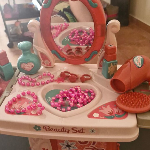 Beauty set toy like new