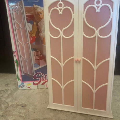 Sindy Wardrobe like new in original box