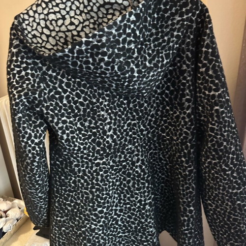 Disu thick cardigan size XL like new, black and white
