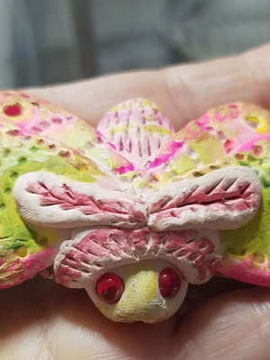 Butterfly curtain pin new, clay