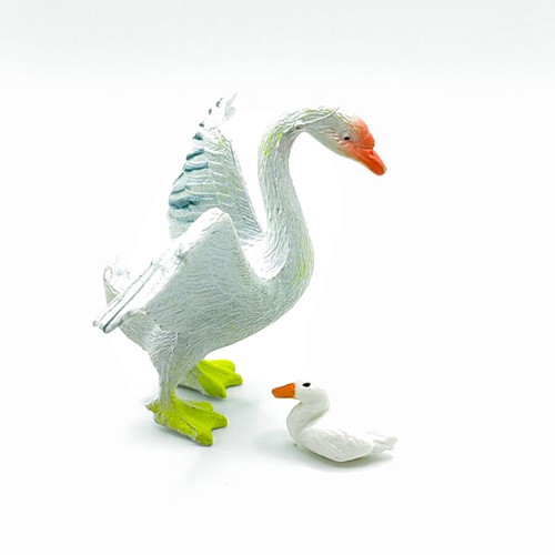 Goose and Gosling Figures Set like new, farm animals