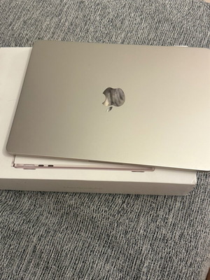 MacBook Air M2 2022 σαν καινούργιο, 8GB, starlight, με φορτιστή και κουτί
