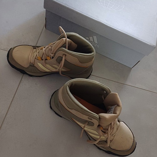Adidas kids hiking shoes used, size 33.5, waterproof