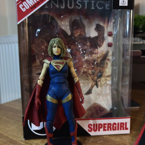 Supergirl figure like new from Injustice 2 with comic book