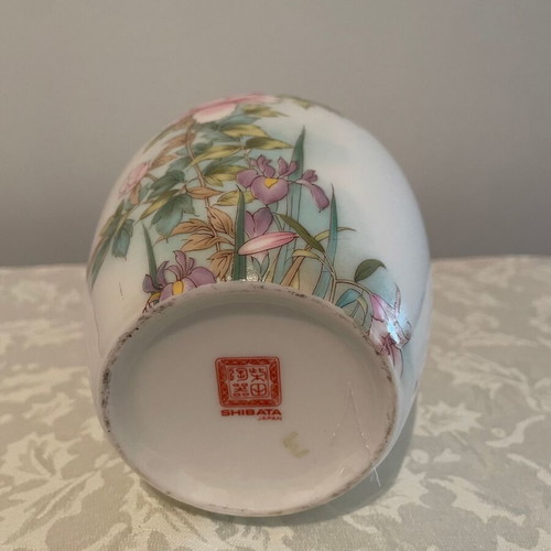 Vintage Shibata Japan vase new with floral details