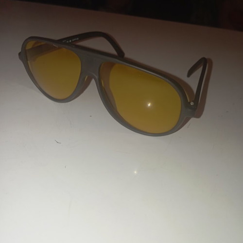 Unisex Night Vision Driving Glasses like new, yellow lens, black frame