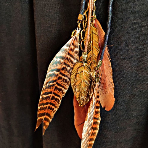 Vintage Accessorize long necklace with feathers and embossed leaves like new