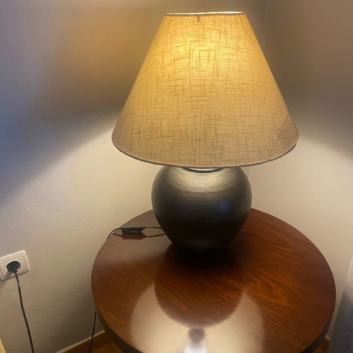 Table lamp like new with beige calami
