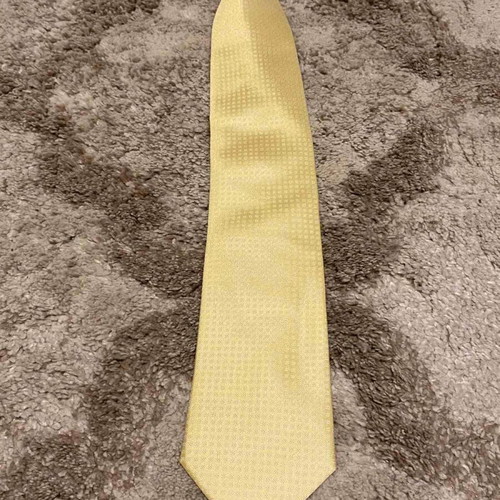 Yellow tie like new