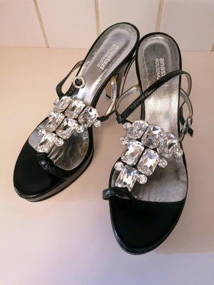 Bournazos black leather patent sandal like new, size 39