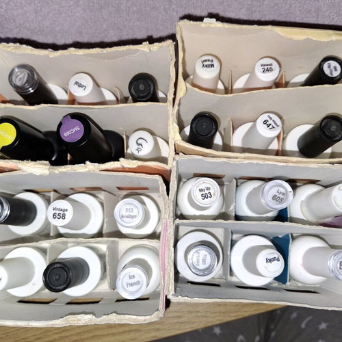 Manicure pedicure equipment like new with 47 semi-permanent polishes, bag and sterilizer