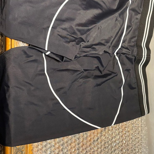 Alo Yoga Set new with scrunch bum leggings in black and white
