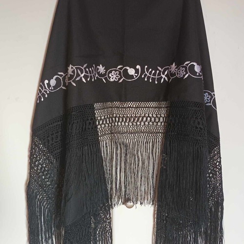 Vintage black scarf with fringes like new