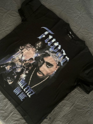 T-shirt Tupac Sinsay σαν καινούργιο, μαύρο, μέγεθος S