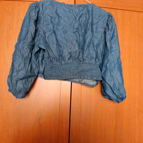 Fresh denim crop top size M like new, blue