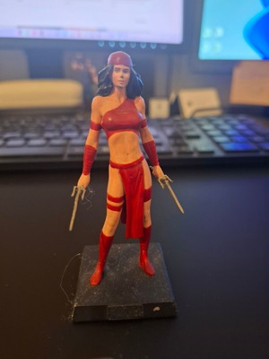 Elektra Eaglemoss Marvel Classic figurine refurbished with magazine