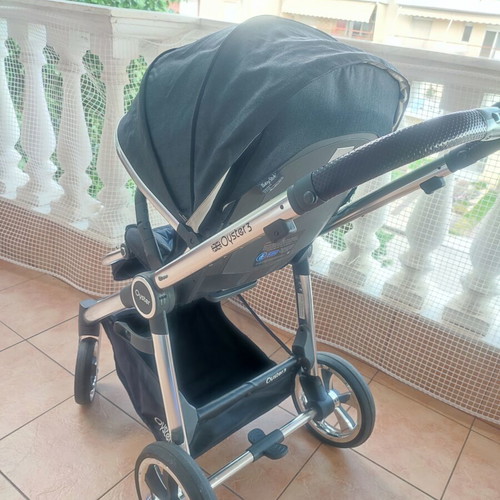 Oyster 3 in 1 stroller like new with accessories