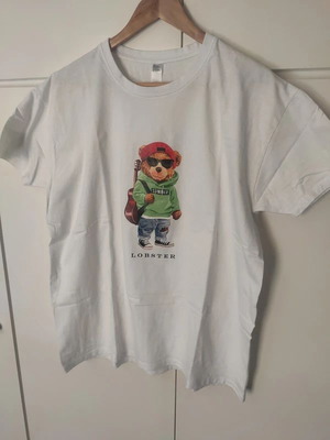 Lobster T-shirt like new, size L, white with colorful print