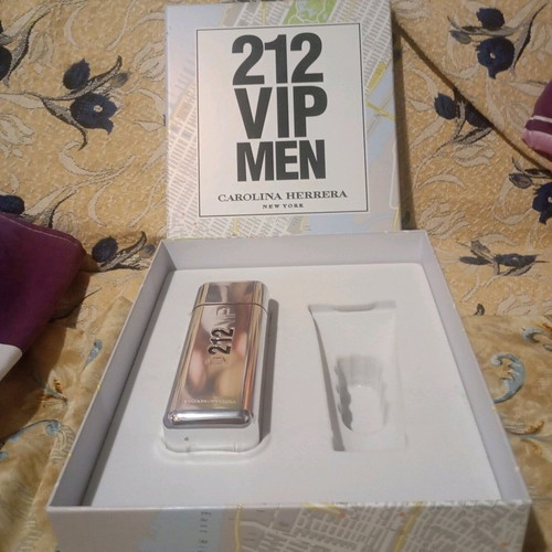 212 VIP MEN Gift set like new with empty perfume bottle