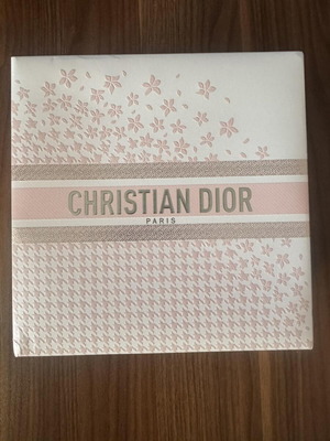 Christian Dior Paris paper gift box with floral design