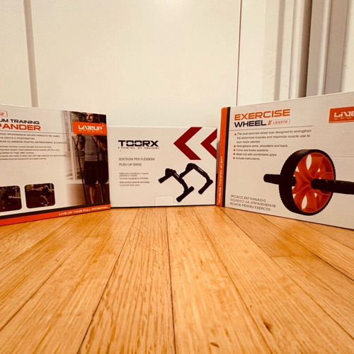 Fitness kit for full body new with resistance bands, wheel and push up bars