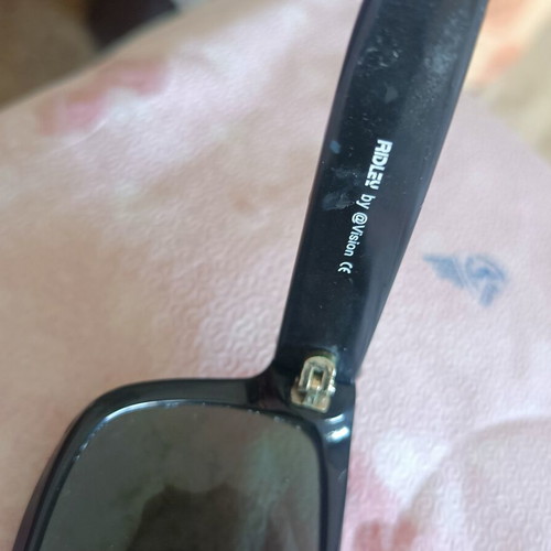 Ridley men's sunglasses with green lenses, broken frame