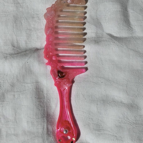 Comb with pink quartz, like new